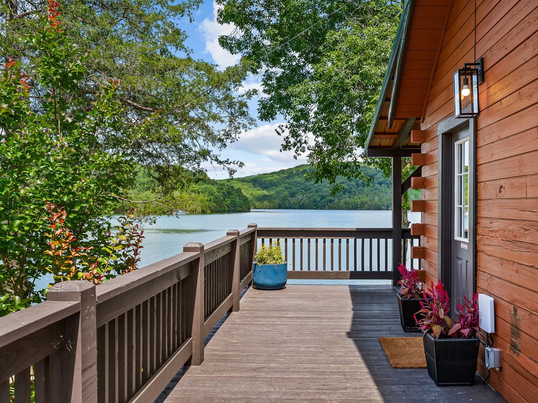 houseboats-cabins-mitchell-creek-marina